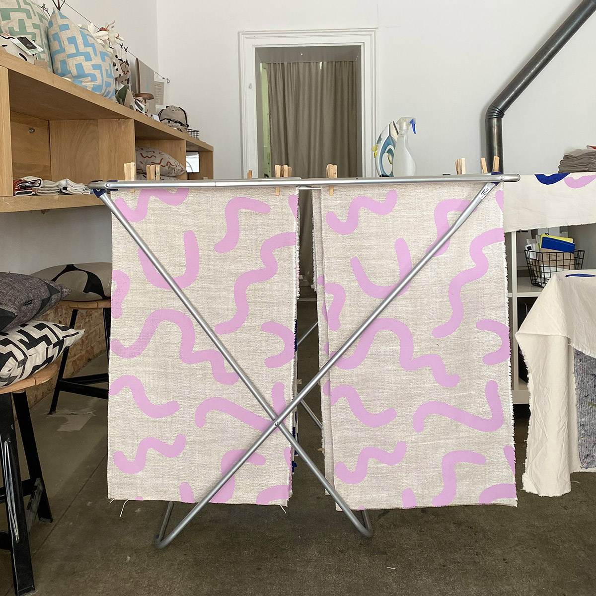 Kissenbezug 40x40cm- "Big Wiggle" in Boysenberry – Bild 3